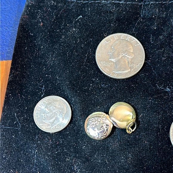 JOAN RIVERS Petite Pendant/Charm - Picture 3 of 4